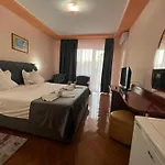 Vera 3*